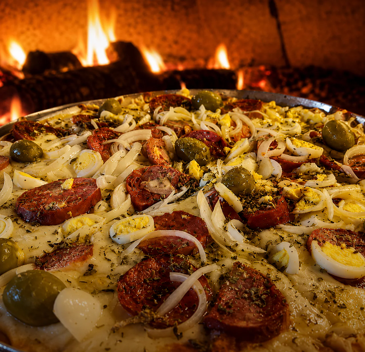 Pizza do Olicio's preparada em ambiente de forno a lenha